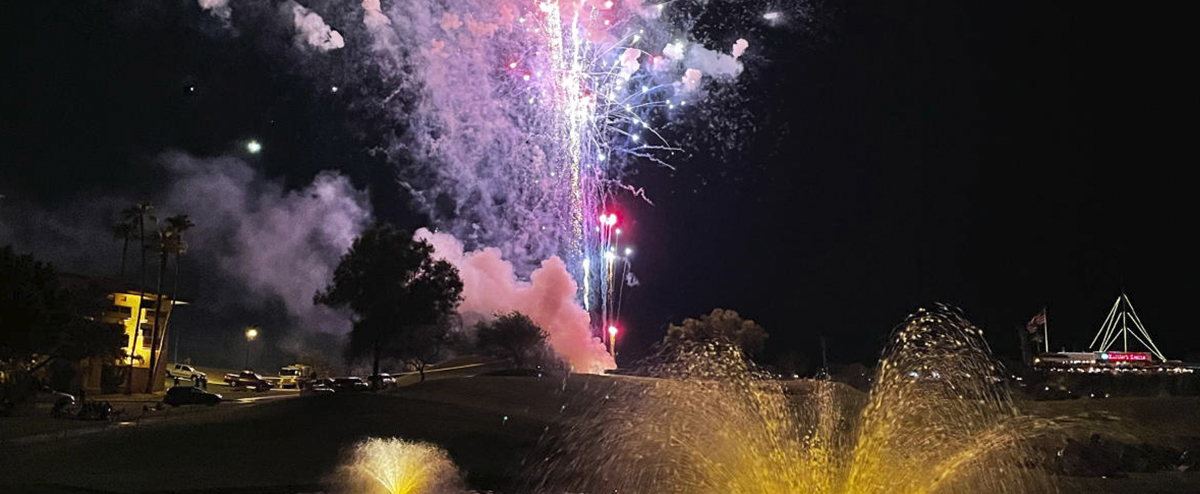 Enjoy a brilliant 15-minute fireworks show to celebrate spring break!
